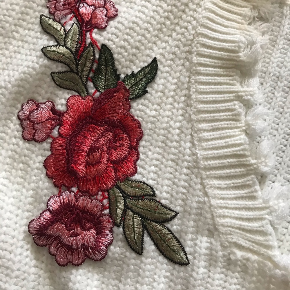 Cropped Oversized Floral Sweater - Picture 4 of 4